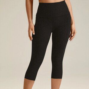 Beyond Yoga Spacedye Out of Pocket High Waisted Capri Legging Darkest Night S